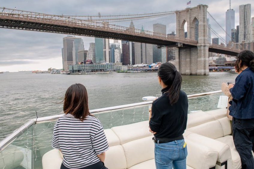 New York City Dinner Cruise on Luxury Yacht with Live Music 3