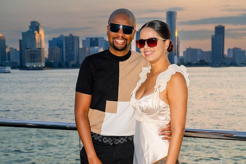 New York City Dinner Cruise on Luxury Yacht with Live Music 4