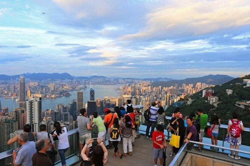 At the top, visitors can enjoy Sky Terrace 428, panoramic views of the city. 2