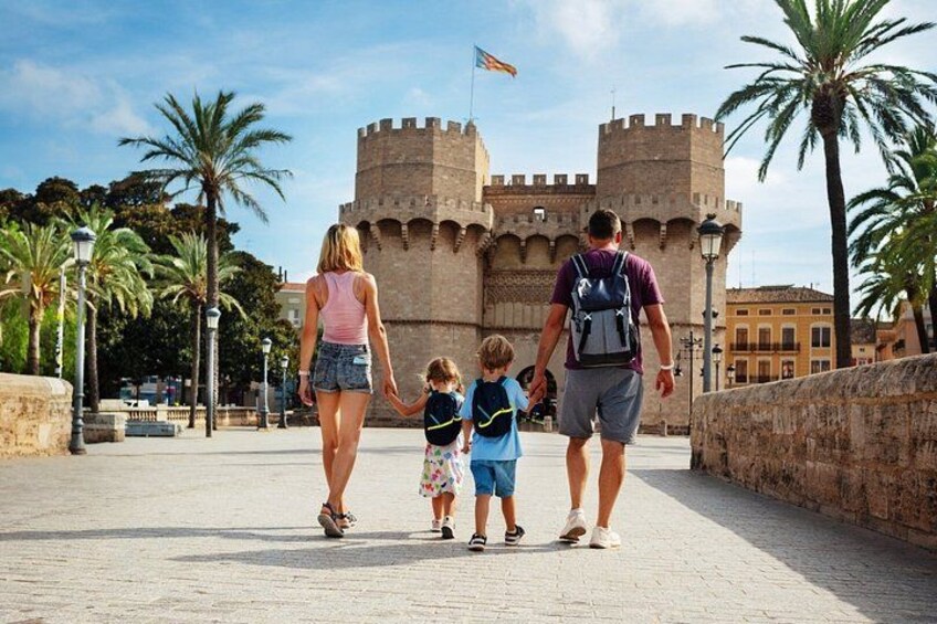 From Alicante: Day trip to Valencia and boat trip in the Albufera 4