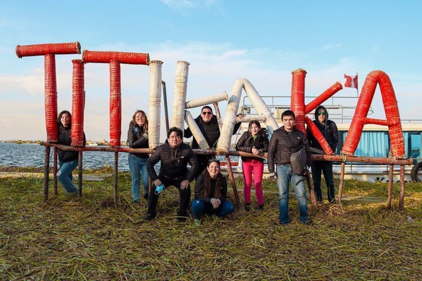 Group photo in the Floating Islands of the Uros 3