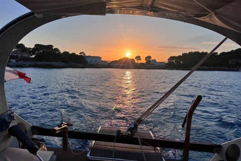 Sunset Sailing Cruise with aperitif at the Island 3