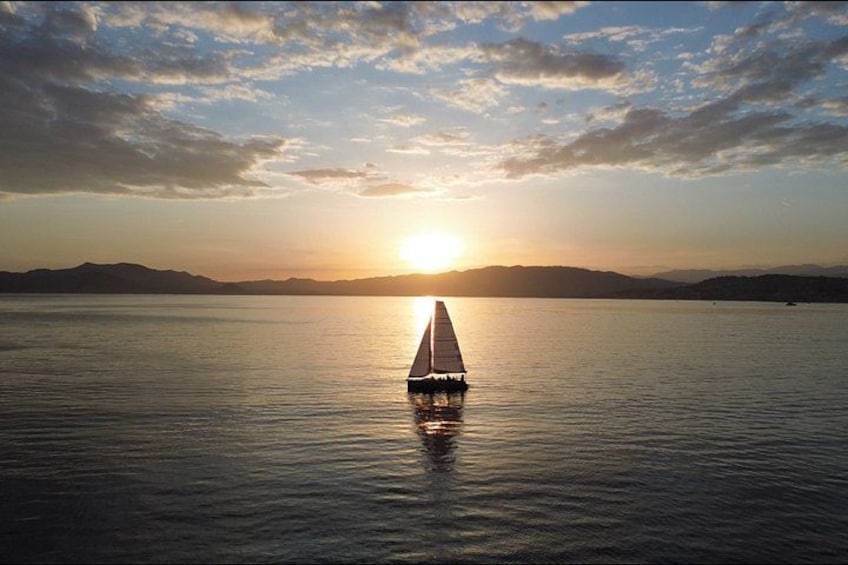 Sunset Sailing Cruise with aperitif at the Island 3