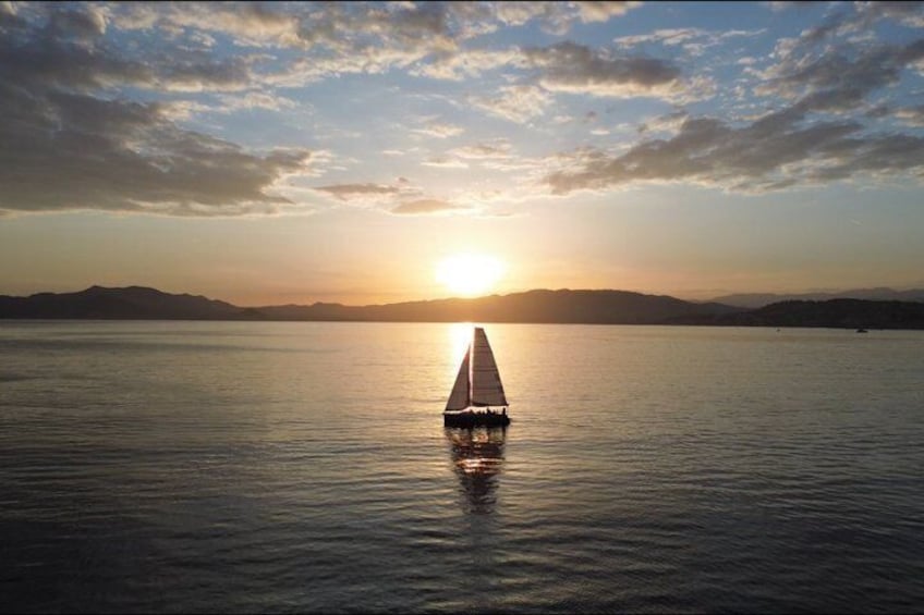 Sunset Sailing Cruise with aperitif at the Island 4
