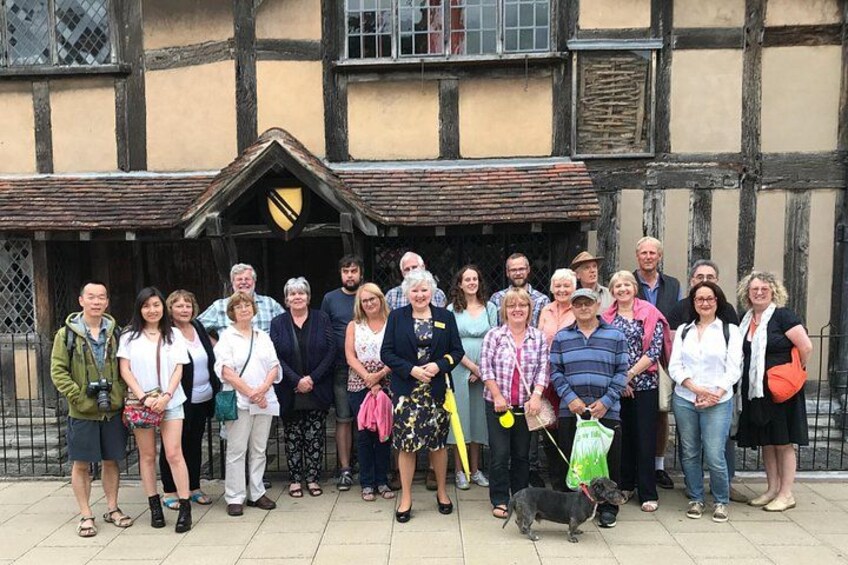 Stratford Town Walk outside Shakespeare's Birthplace 2