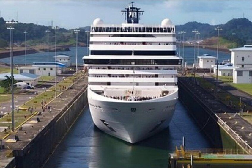 Private Tour from the Airport: Panama Canal, Casco and Amador 3