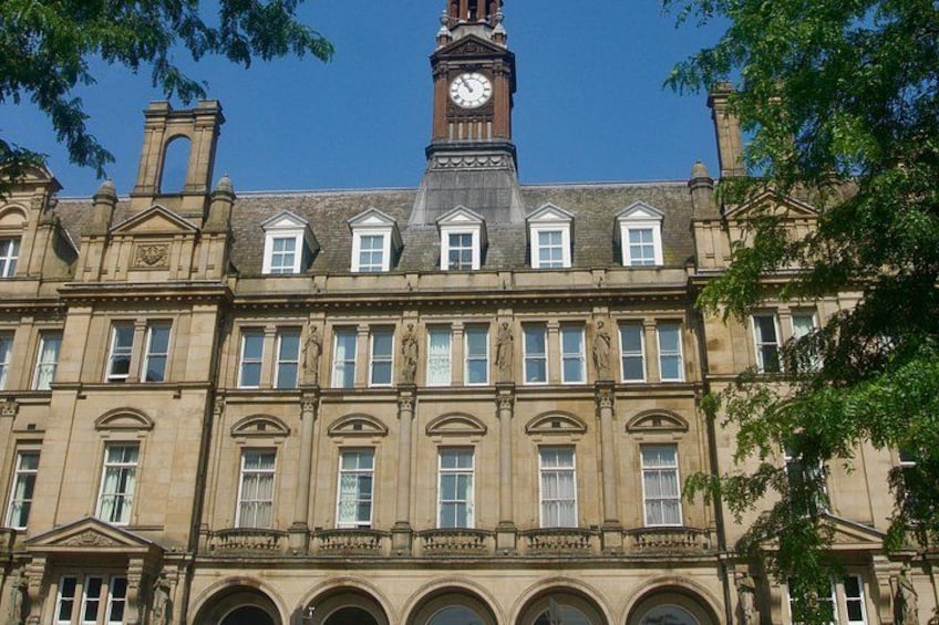 A Self-Guided Audio Tour of Leeds: Royals, Lions, and Golden Owls 3