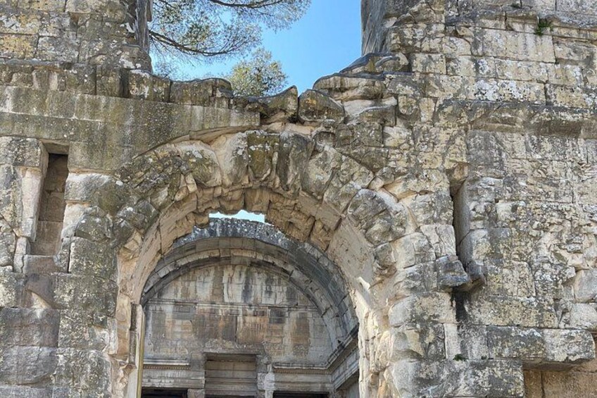 A tour of Nimes tailor-made 2