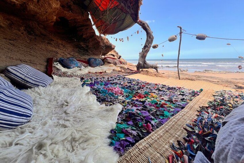 Instants de détente au bord de la mer à Sidi M’barek, parfait pour admirer le coucher du soleil et profiter de la brise marine. 4