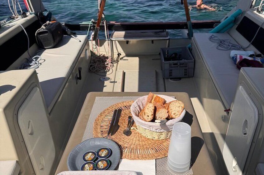 Antibes : Sailing boat trip with breakfast, snorkeling and paddle 2