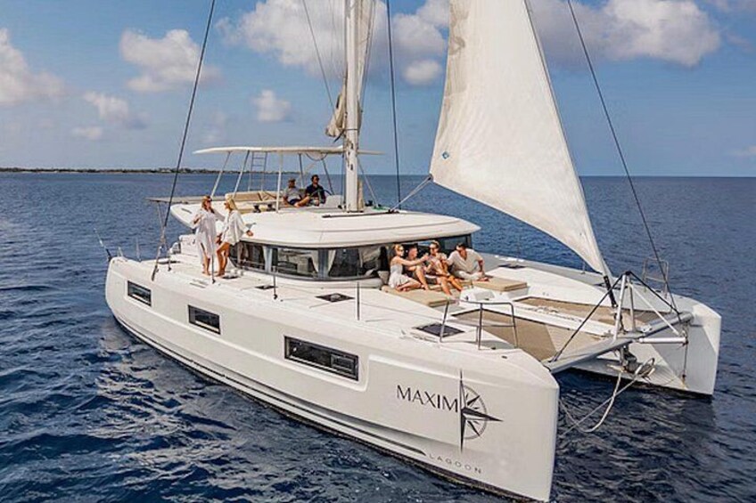 Shared Sail and Snorkel Catamaran Tour in Caribbean Netherlands 4