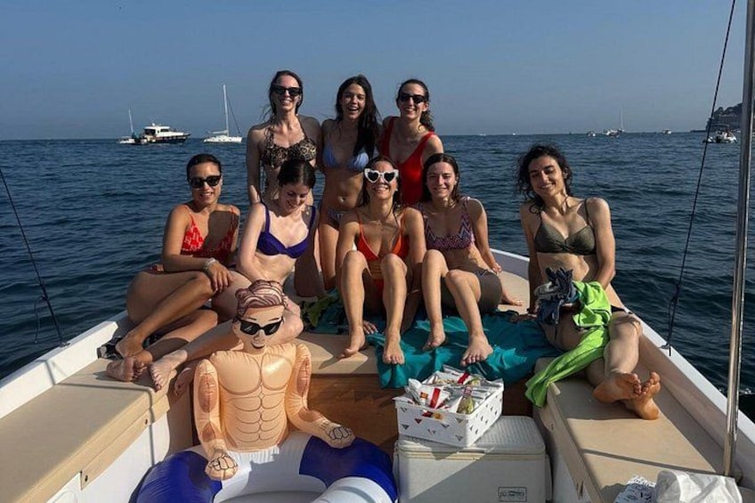 Boat experience along the coast of Naples and breathtaking views. 4