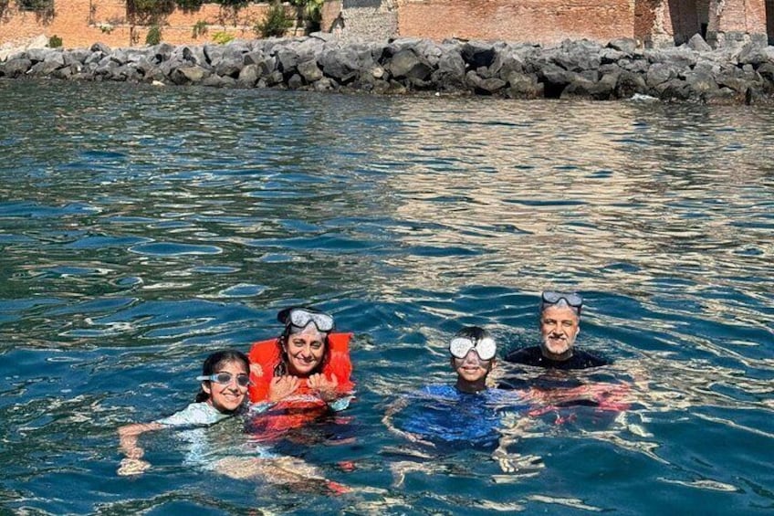 Boat experience along the coast of Naples and breathtaking views. 4