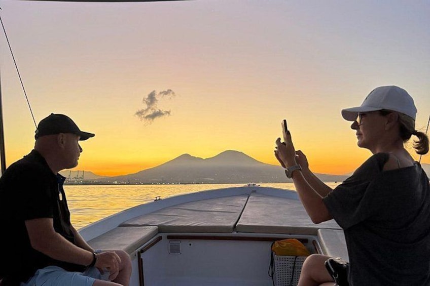 Boat experience along the coast of Naples and breathtaking views. 4