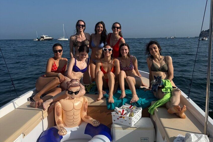 Boat experience along the coast of Naples and breathtaking views. 4