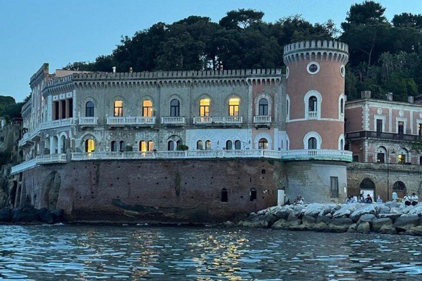 Boat experience along the coast of Naples and breathtaking views. 3