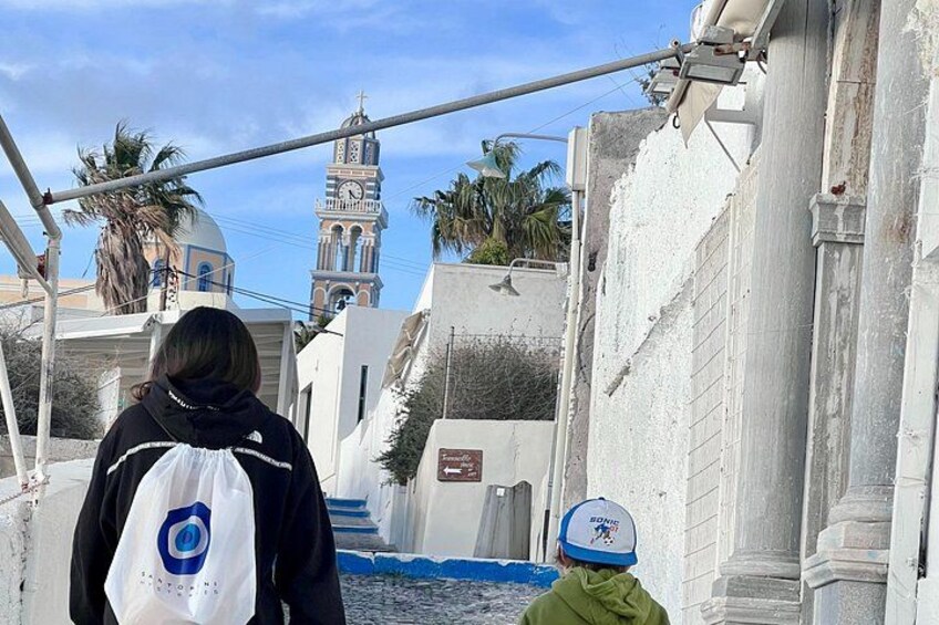 Step by step through the winding paths of Santorini — discovering magic around every corner. 4