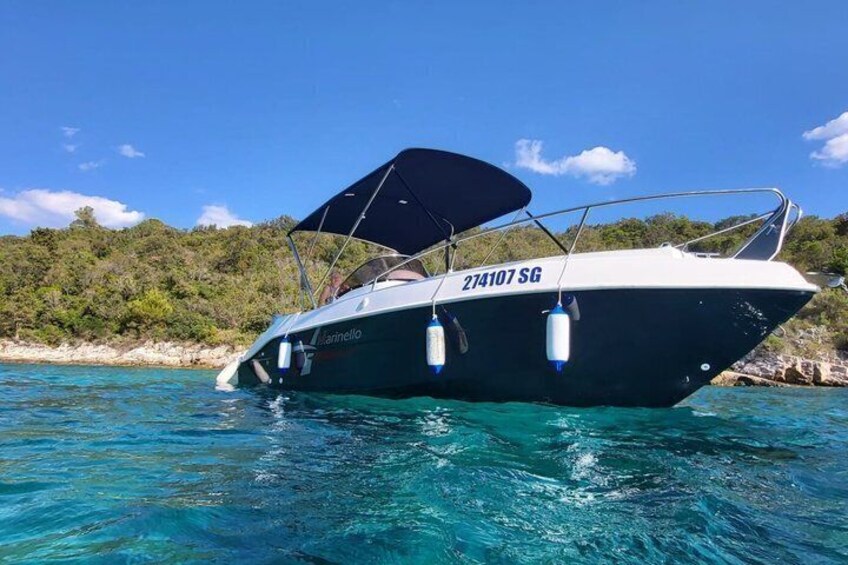 Exclusive Hvar Boat Tour Pakleni Island Red Rocks and Sunset tour 2