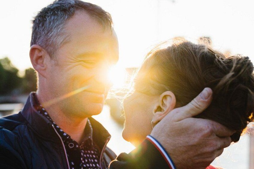Golden hour tenderness – a magical embrace as the sun sets over Paris. 3