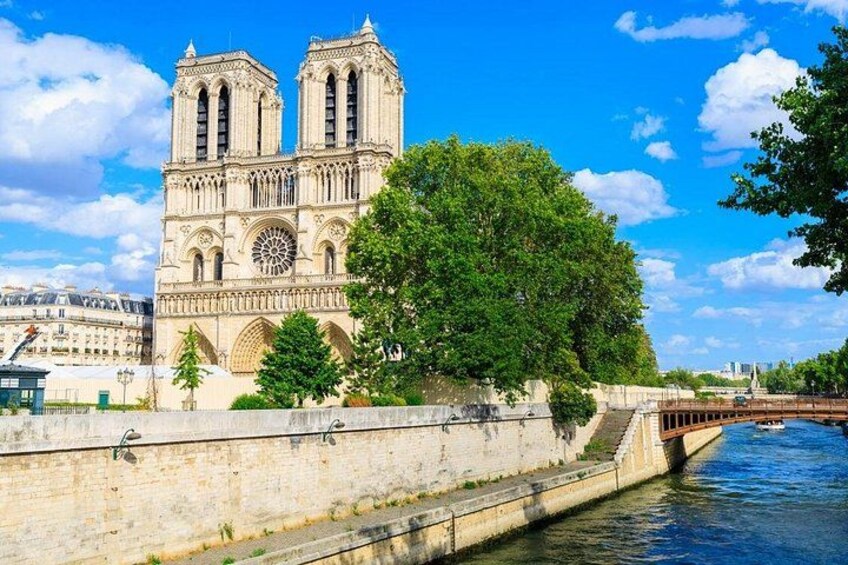 Paris in 60 Minutes Seine River Cruise 4