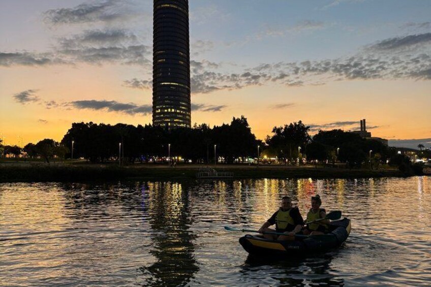 Sunset kayak tour in Seville 4