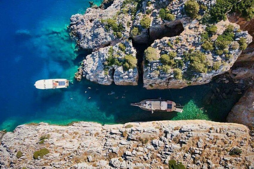 Daily Cruise to Kounoupa, Koutsomiti & Red Rock in Astypalea 4