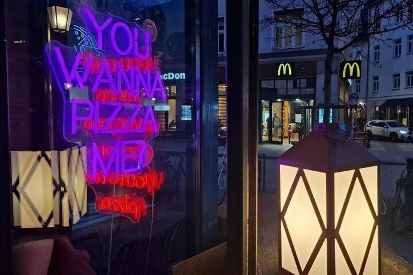 Follow the Schwabinger Lantern through the night and let Munich shine. 2