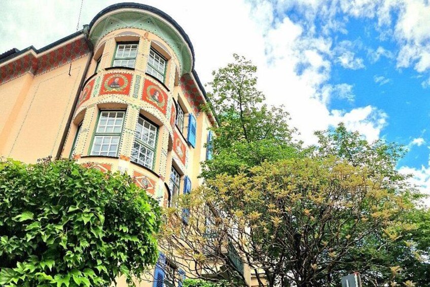 Experience the cradle of Art Nouveau in the middle of Schwabinger streets. 4