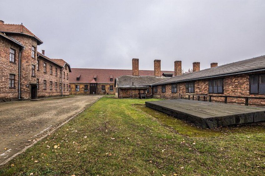 Auschwitz Birkenau tour with a Guidebook 2
