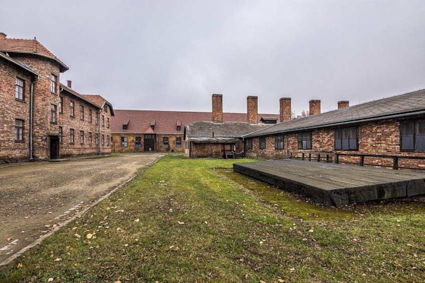 Auschwitz Birkenau tour with a Guidebook 2
