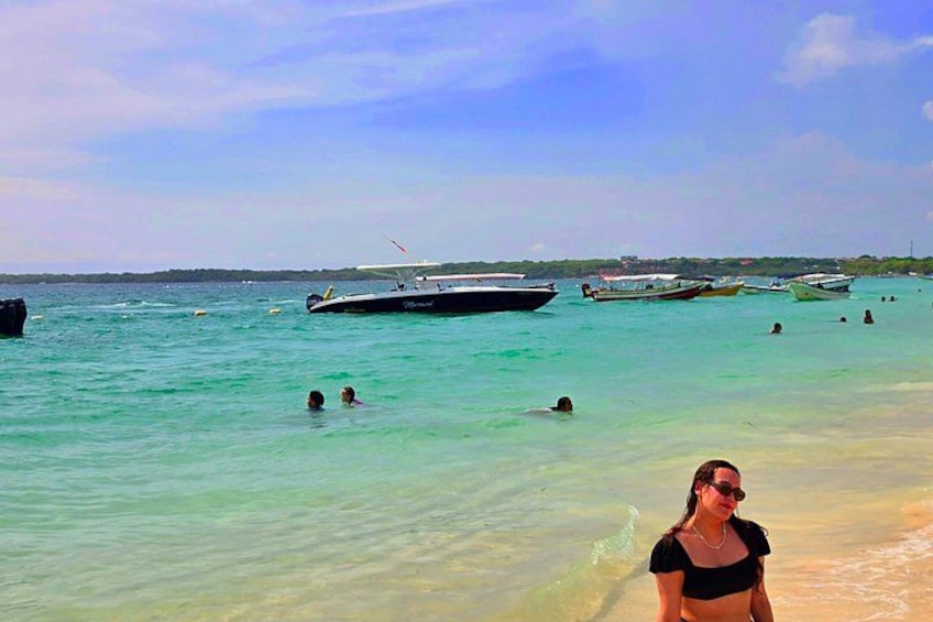 Rosario Islands and Playa Blanca Tour with Snorkeling or Aquarium 2