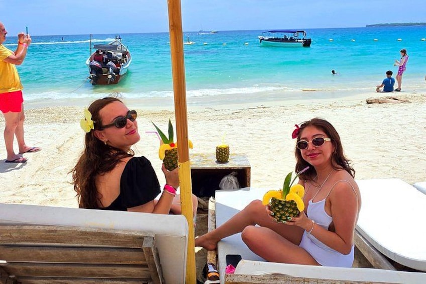 Rosario Islands and Playa Blanca Tour with Snorkeling or Aquarium 2