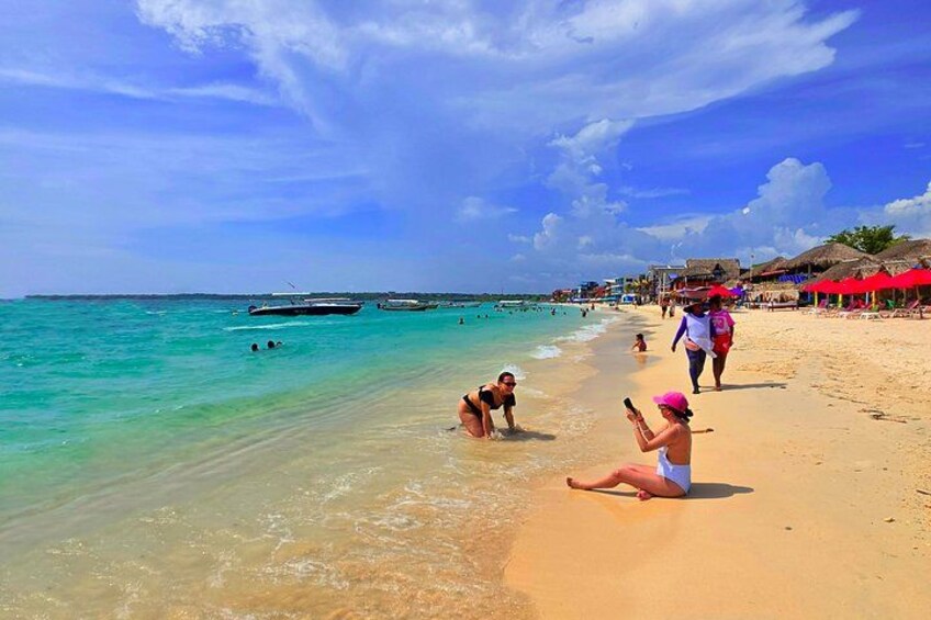 Rosario Islands and Playa Blanca Tour with Snorkeling or Aquarium 3