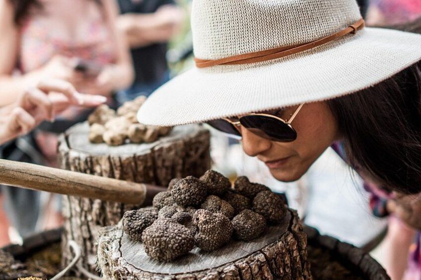 Fresh black truffles 2