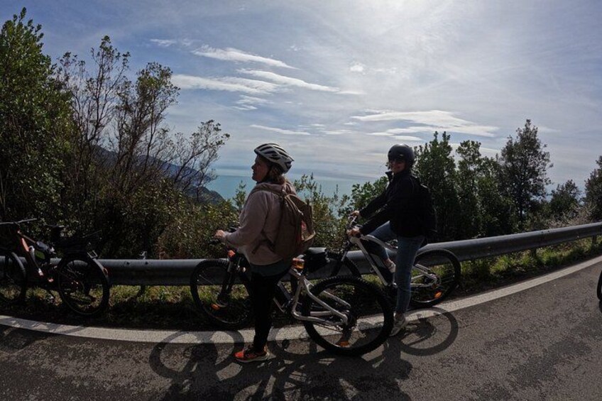 Wine trail by e-bike + aperitif on a farm 2