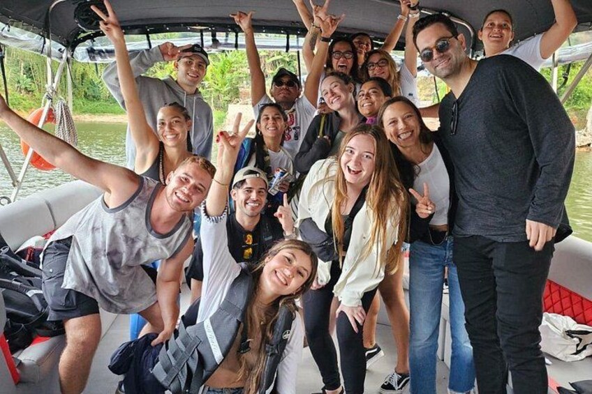 PREMIUM Guatapé Tour: Rock, Luxury boat ride, Meals & Llamas 2