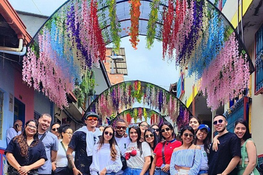 PREMIUM Guatapé Tour: Rock, Luxury boat ride, Meals & Llamas 4