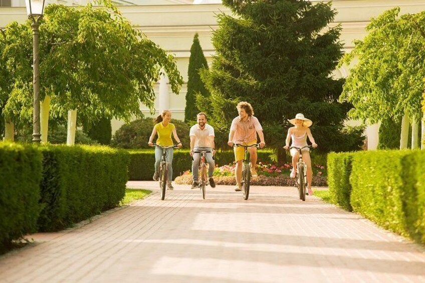 Brussels Private Bike Tour Highlights, Parks and Drinks 4