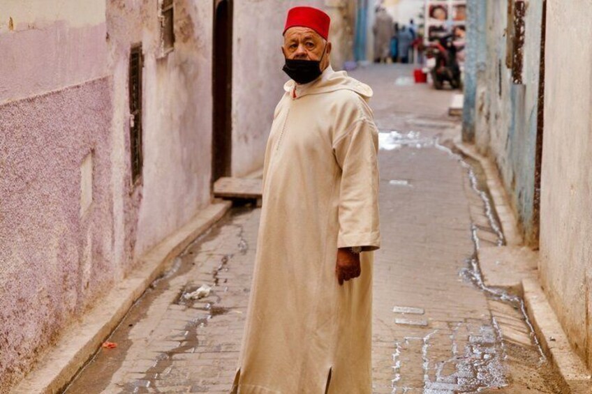 Discover Fes with an local guide ,souks and historical monuments 3