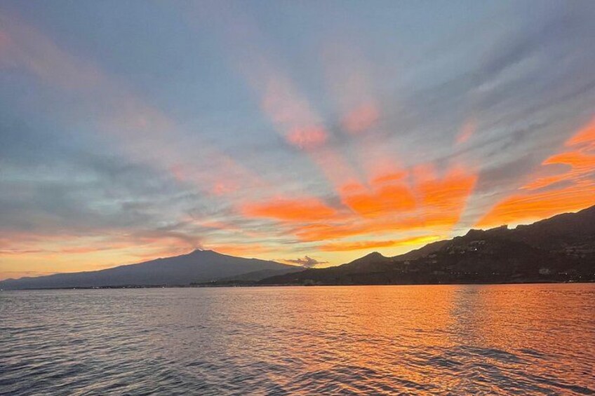 Sunset boat excursion in Taormina 4