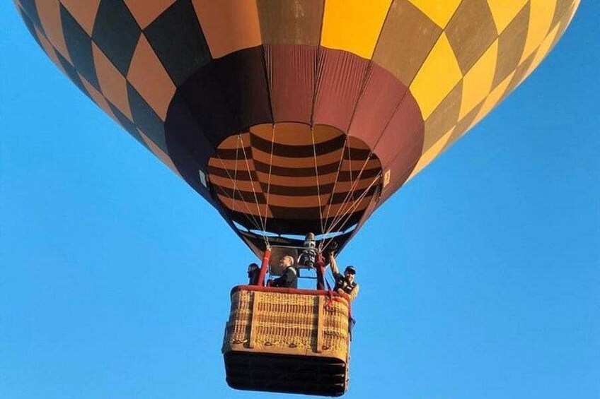 Private Balloon Flight in Teotihuacan with Breakfast in Cavern 5