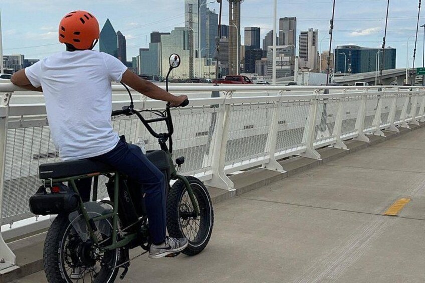Downtown Dallas Sightseeing & History 2 Hour E-Bike tour 2
