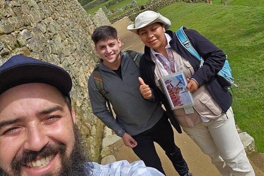 Private Tourist Guide in Machupicchu (From Aguas Calientes). 2
