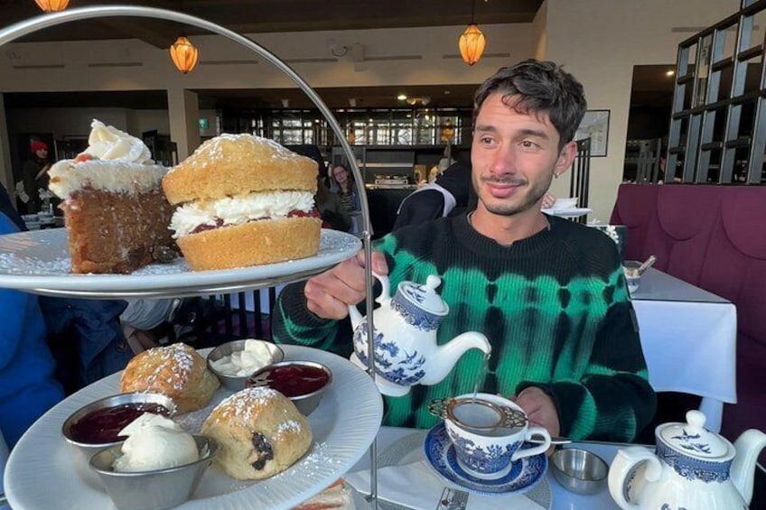 Afternoon Tea with Castle Views in Edinburgh 2