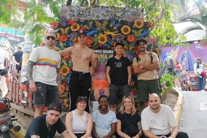 Comuna 13: Graffiti tour & Street Food/drink with telesferic 4