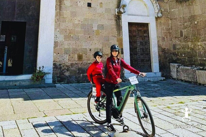 The tour is suitable for everyone, even children, to experience together. 3