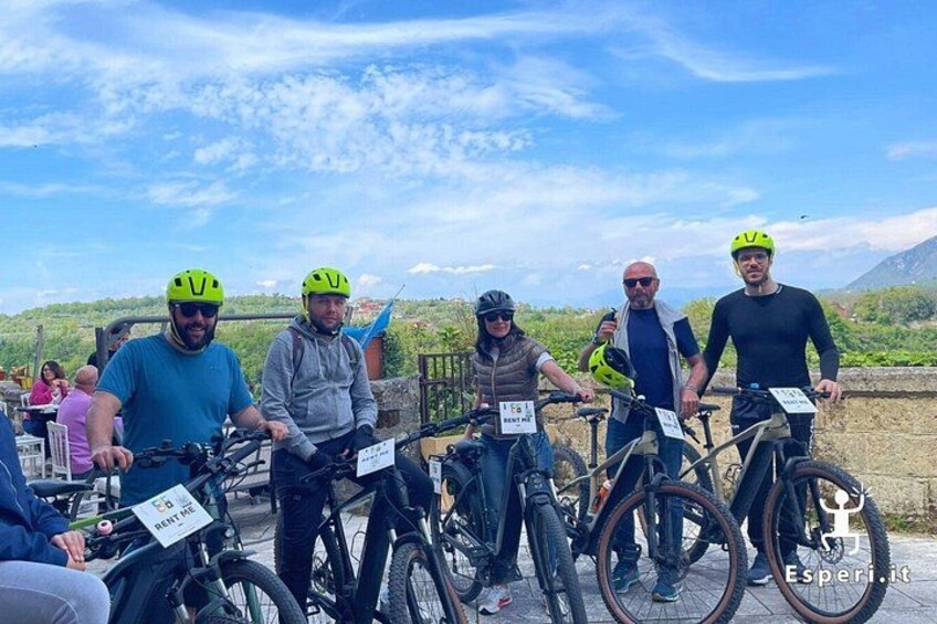 A perfect experience for families and friends: get ready to ride through history and nature with your guide by your side. 1