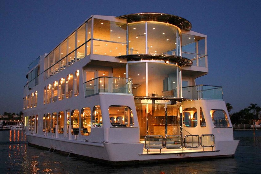 New York City: Signature Dinner Cruise on the Eternity 1