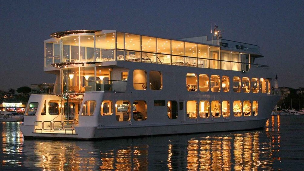 Picture 8 for Activity New York City: Signature Dinner Cruise on the Eternity 4
