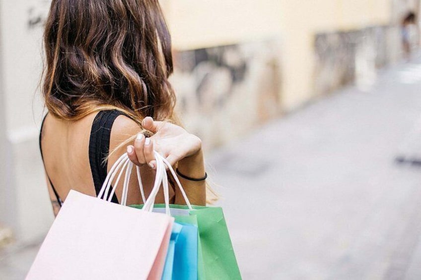Dubai Private Shopping Tour with Professional Fashion Stylist 2